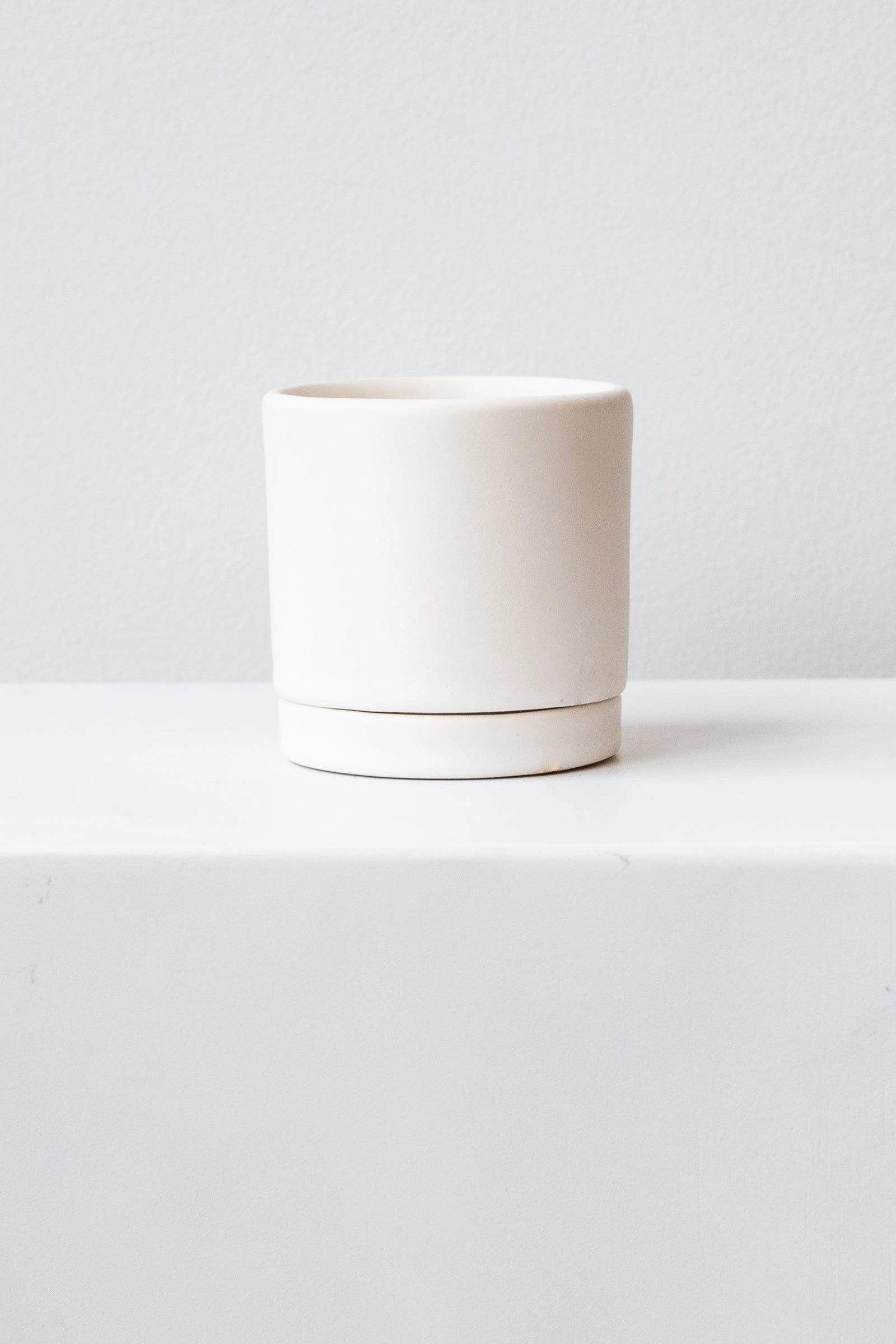 Round Planter Matte White Small,indoor flower container