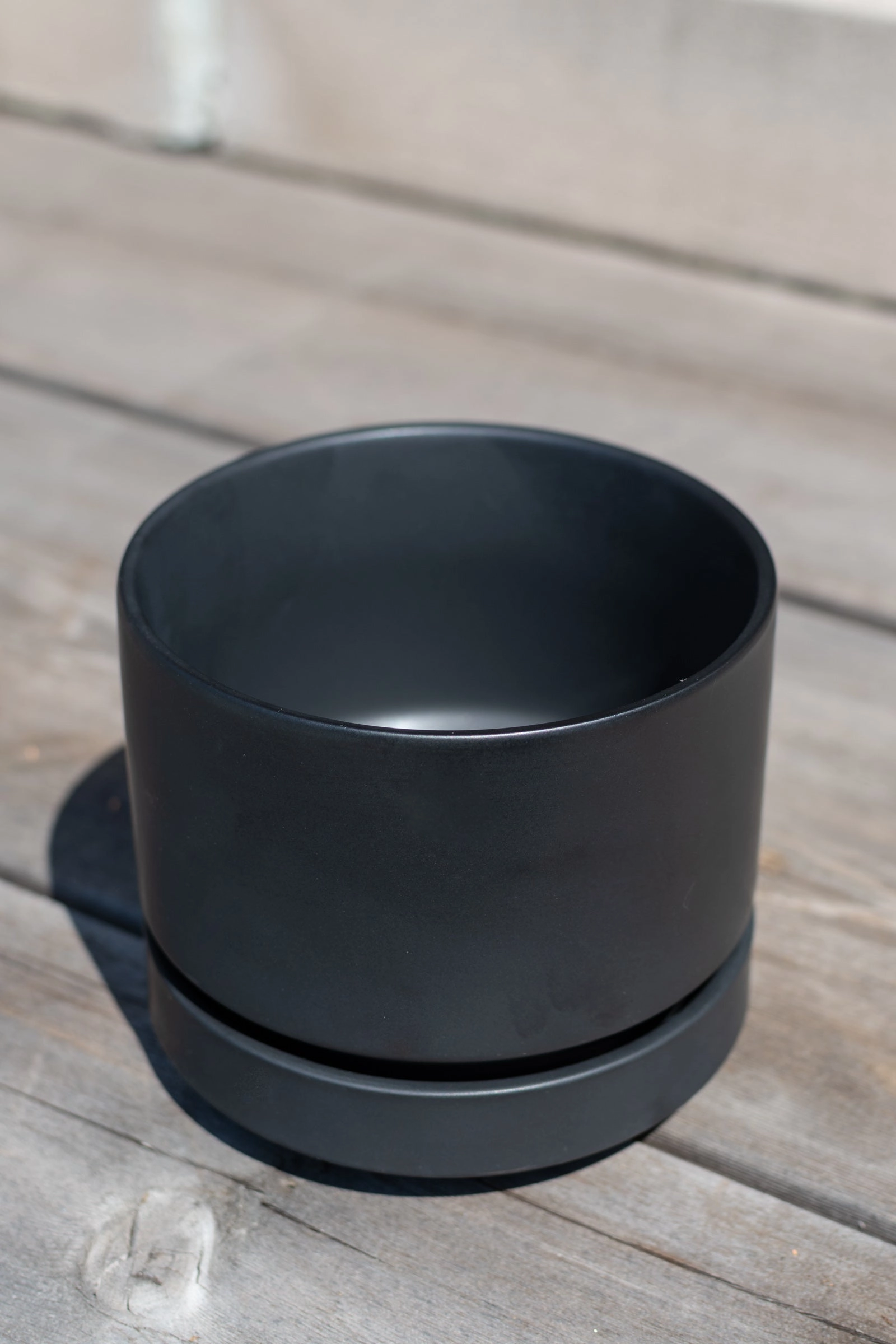 Round Two Planter Black 4"