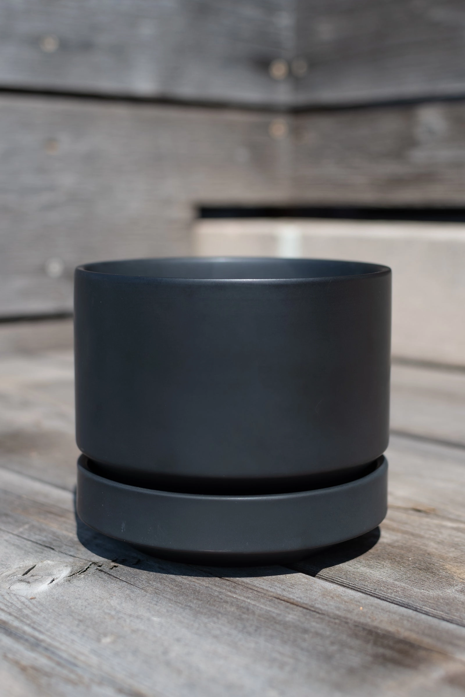 Round Two Planter Black 4"