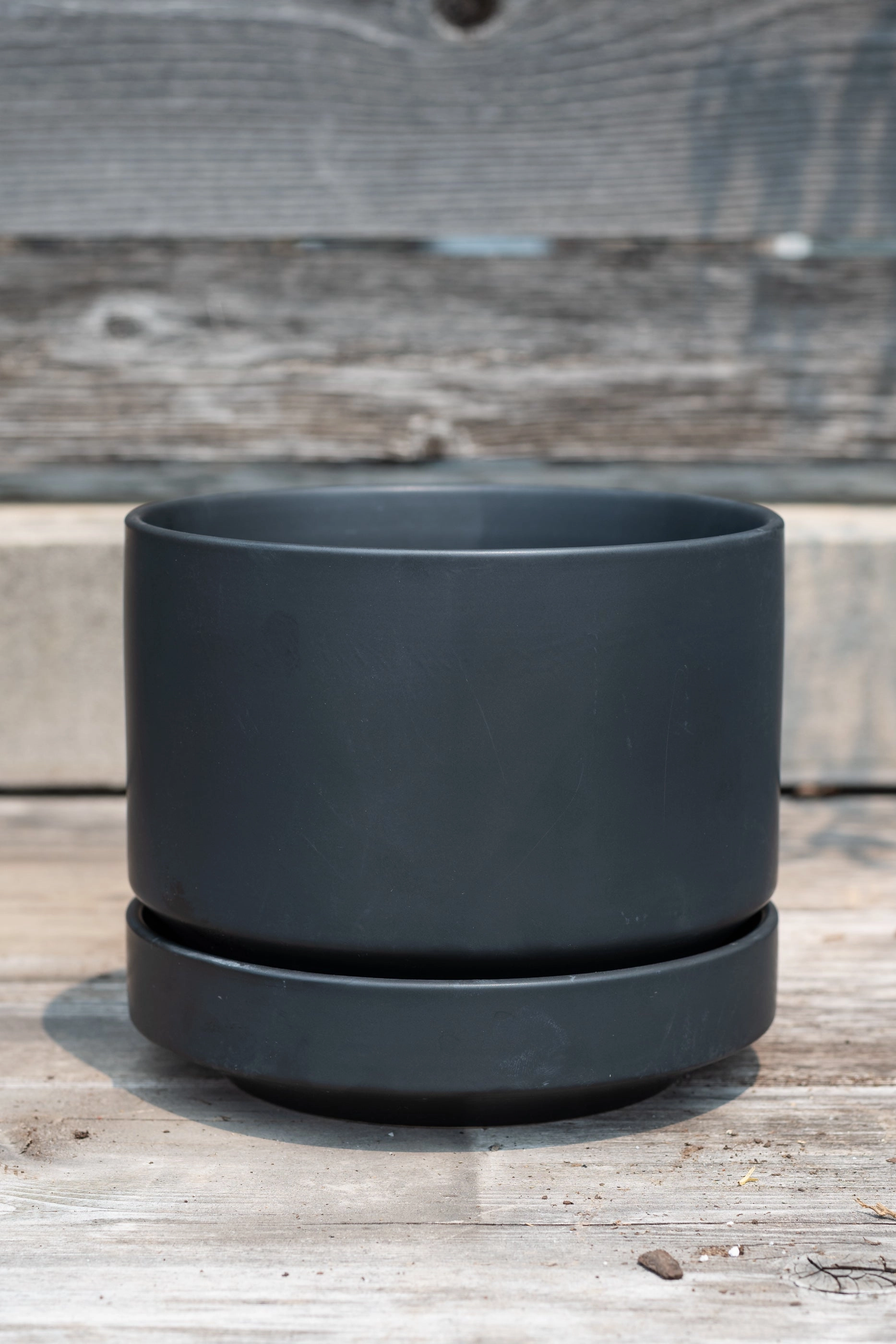 Round Two Planter Black 6"