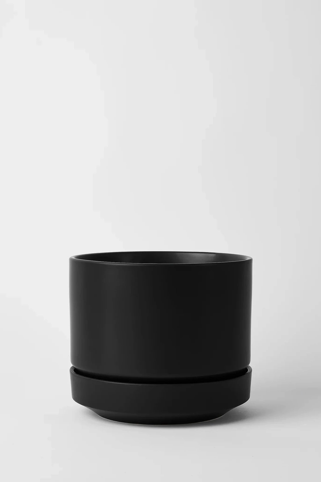Round Two Planter Black 8",indoor flower container