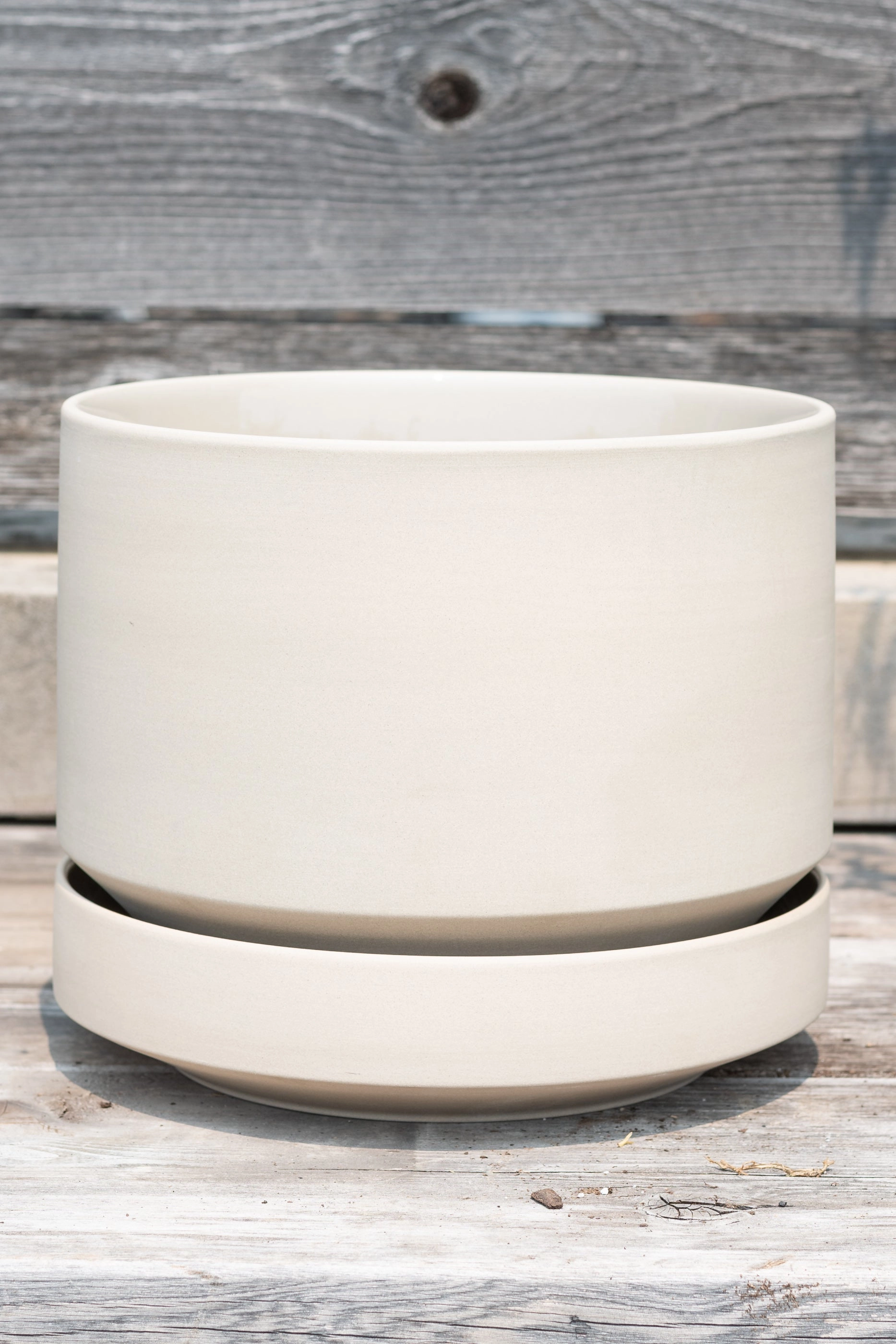Round Two Planter Oatmeal 10"
