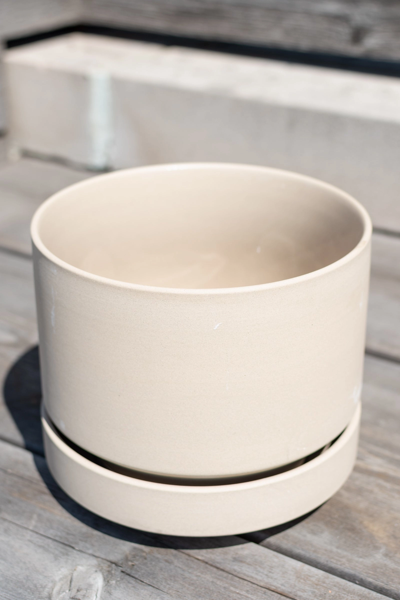 Round Two Planter Oatmeal 6"