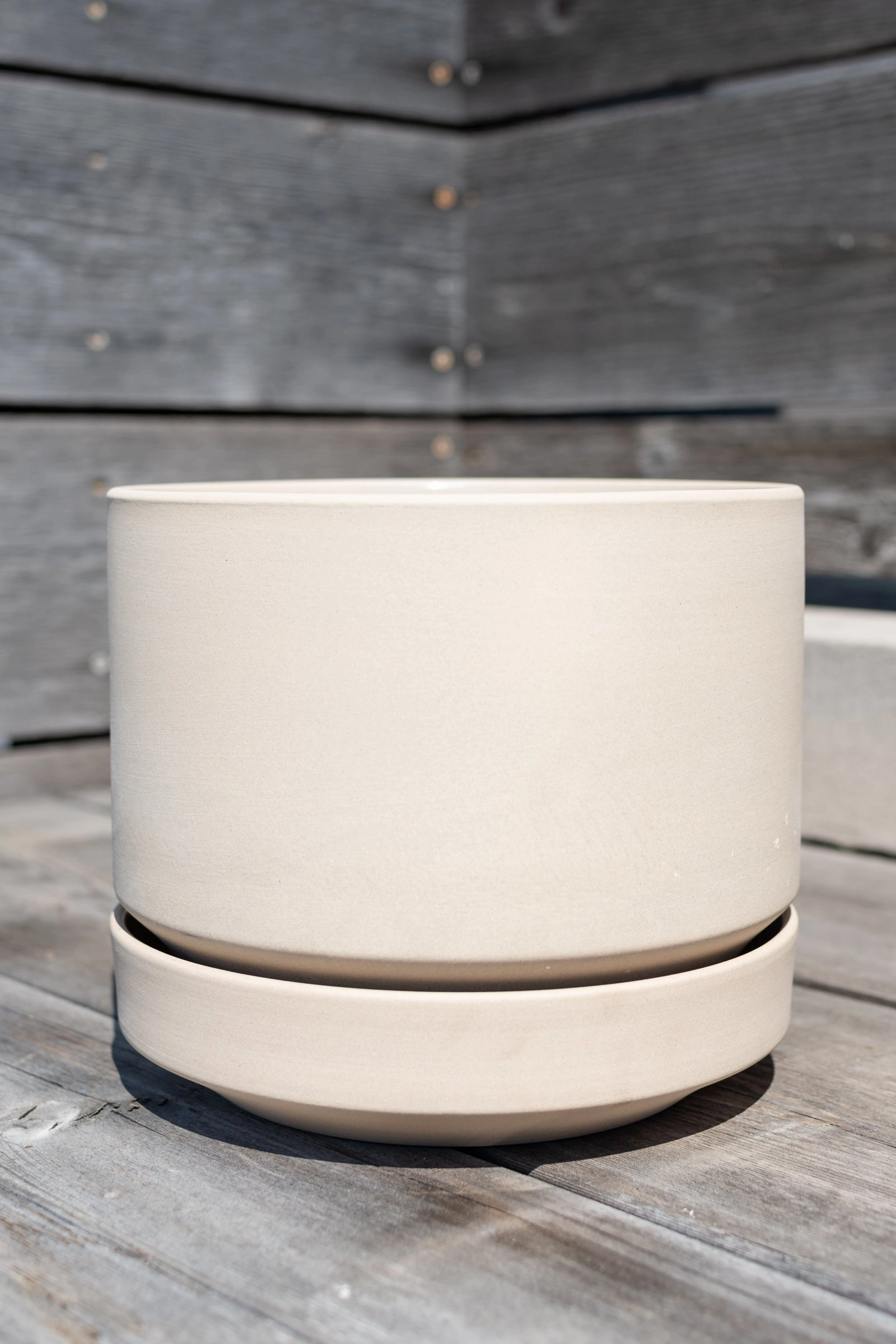 Round Two Planter Oatmeal 8"