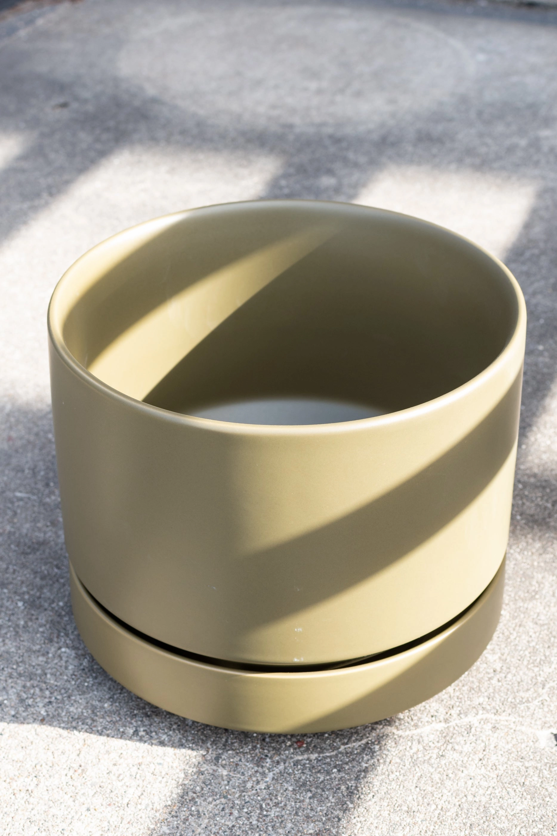 Round Two Planter Olive 10"