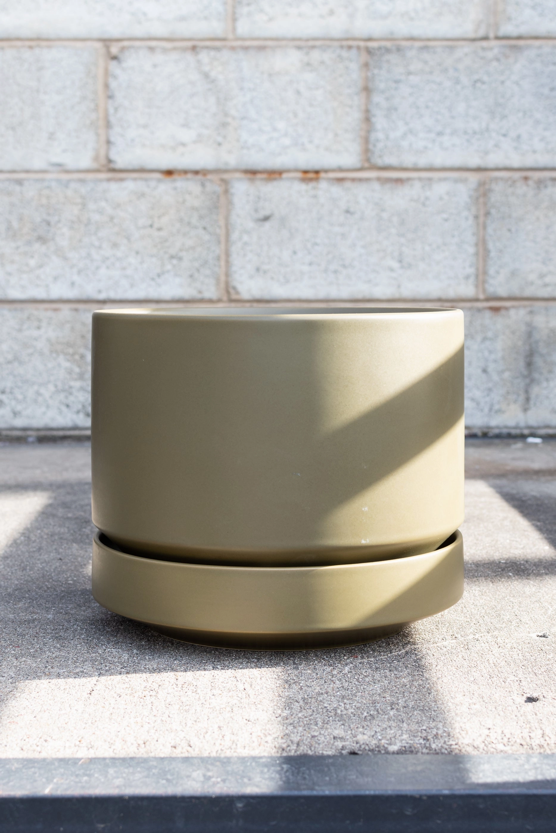 Round Two Planter Olive 10"