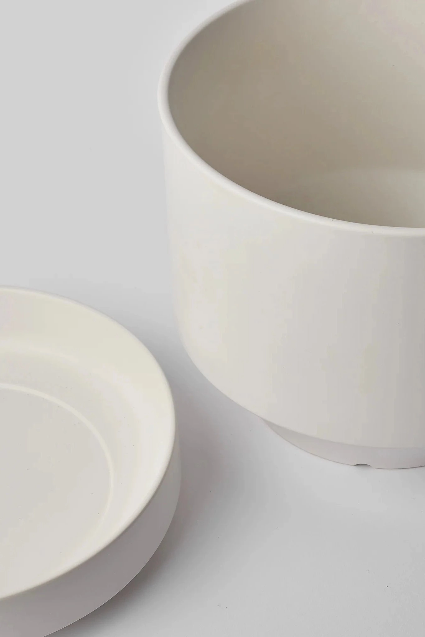 Round Two Planter White 10"
