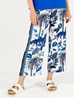 Sandra Hose In Tiefblauem Dschungel