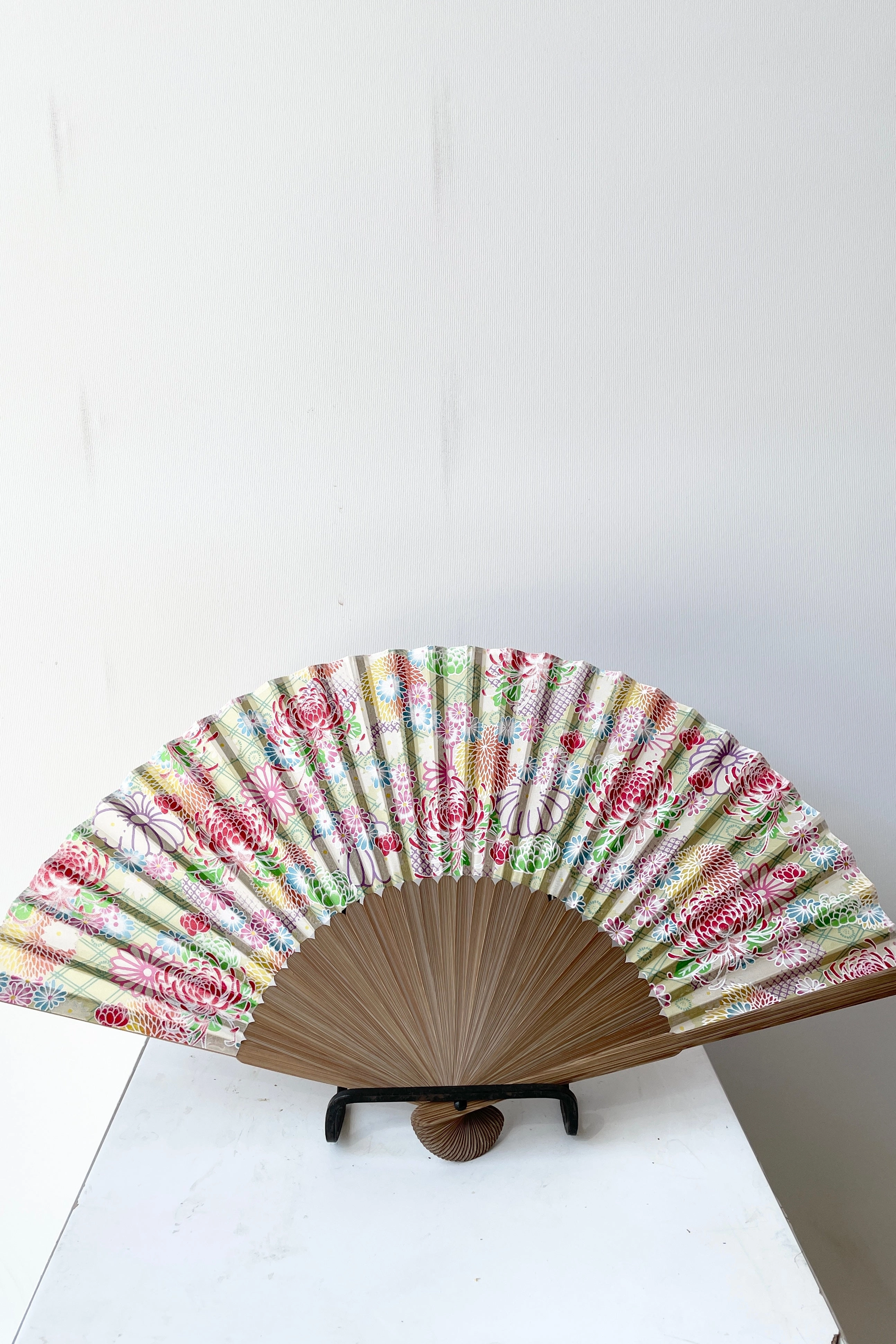 Silk Fan Pale Green with Chrysanthemums
