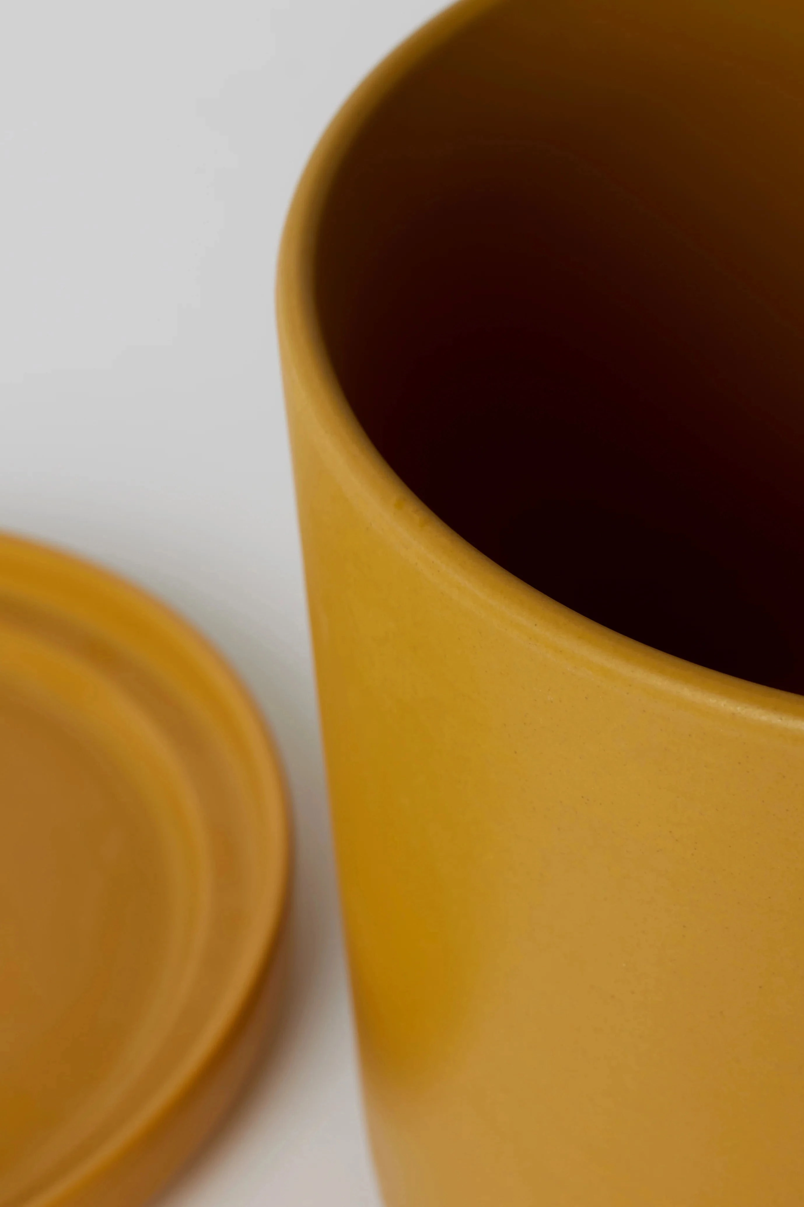 Solid Goods 10" Cylinder w/ Saucer Mustard