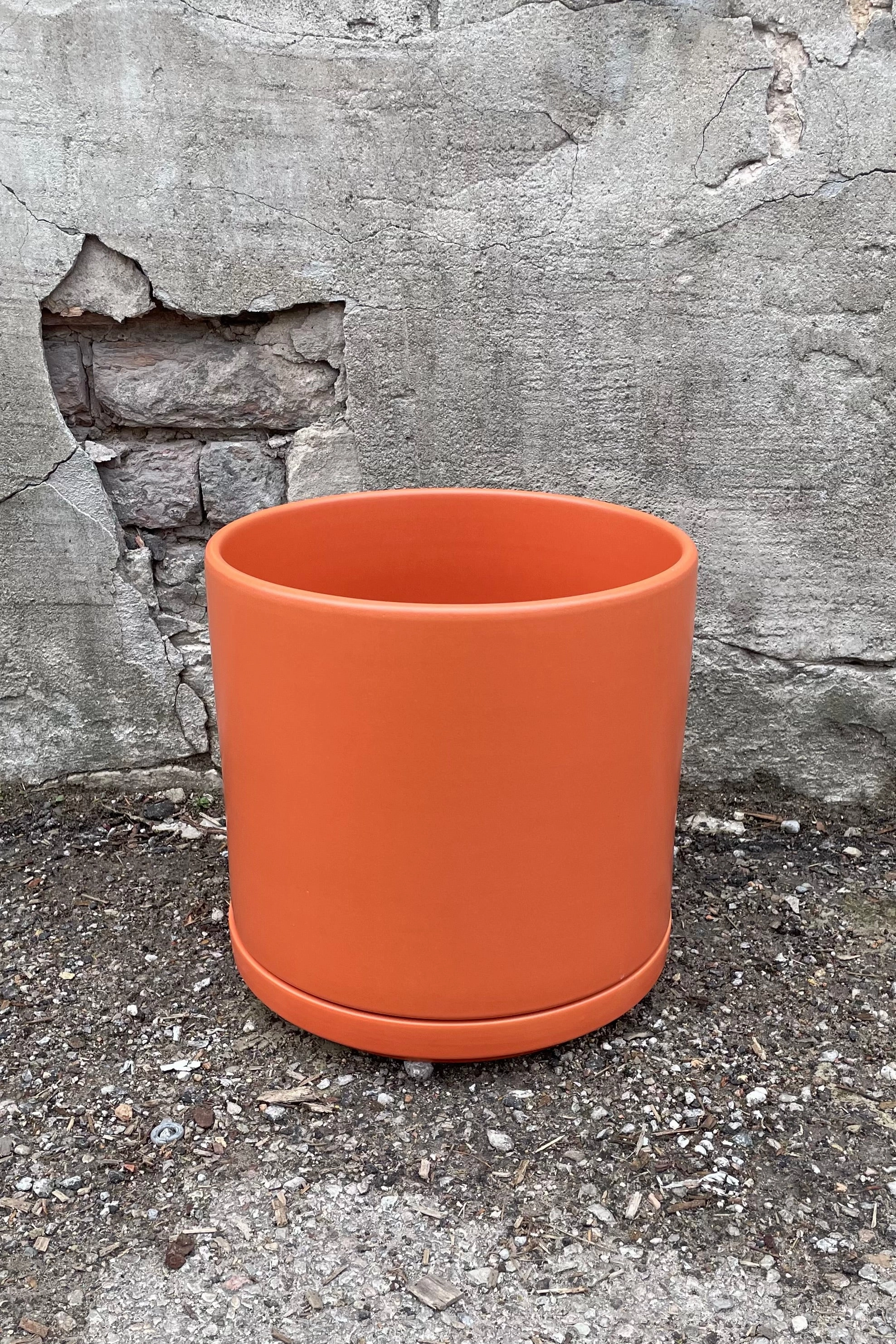 Solid Goods 10" Cylinder w/ Saucer Rust