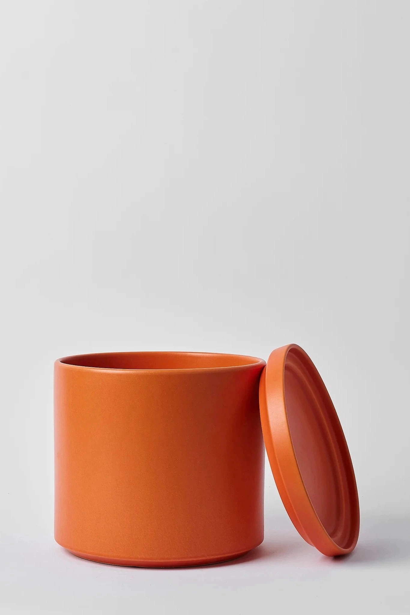 Solid Goods 10" Cylinder w/ Saucer Rust