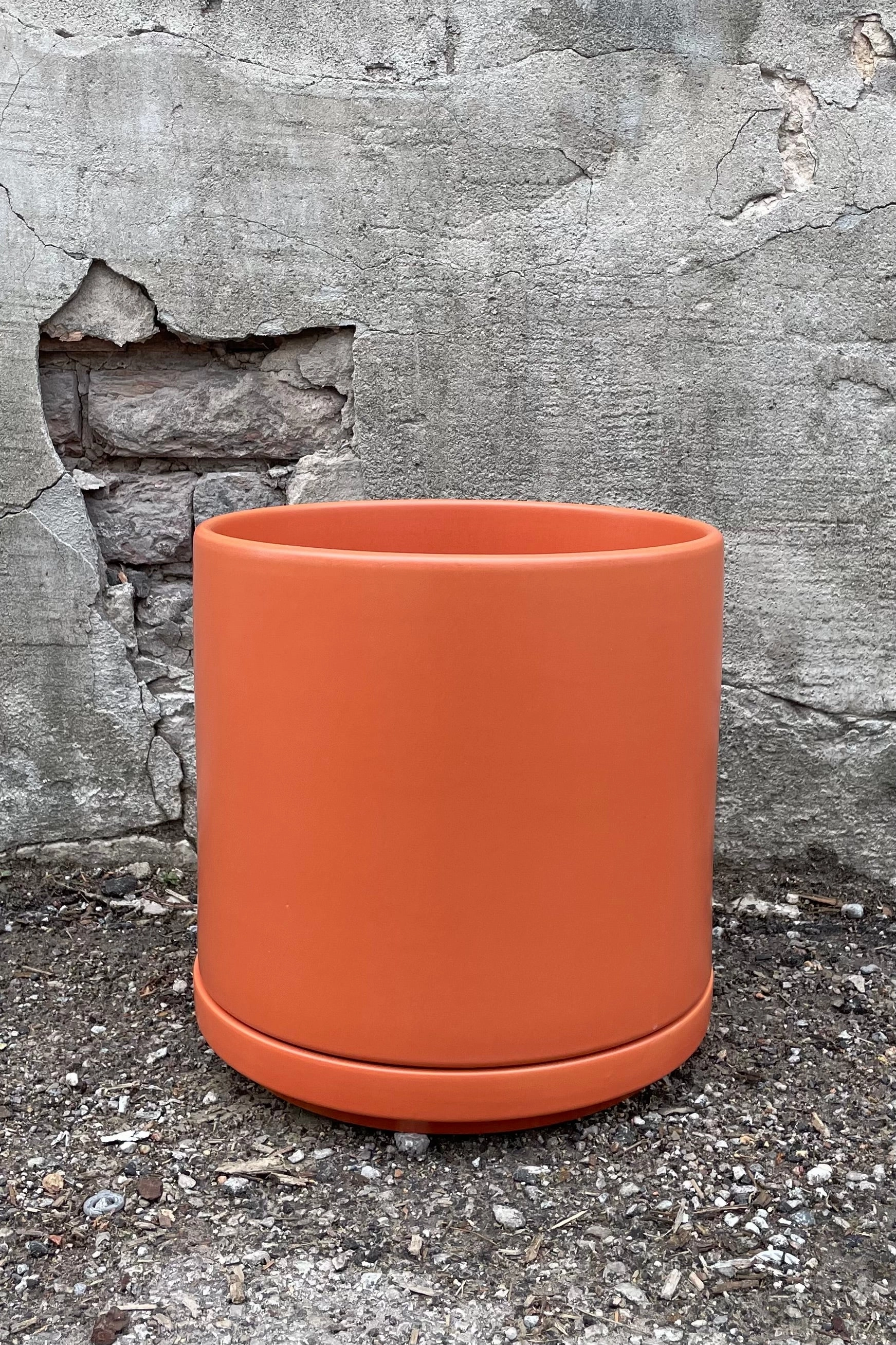 Solid Goods 10" Cylinder w/ Saucer Rust