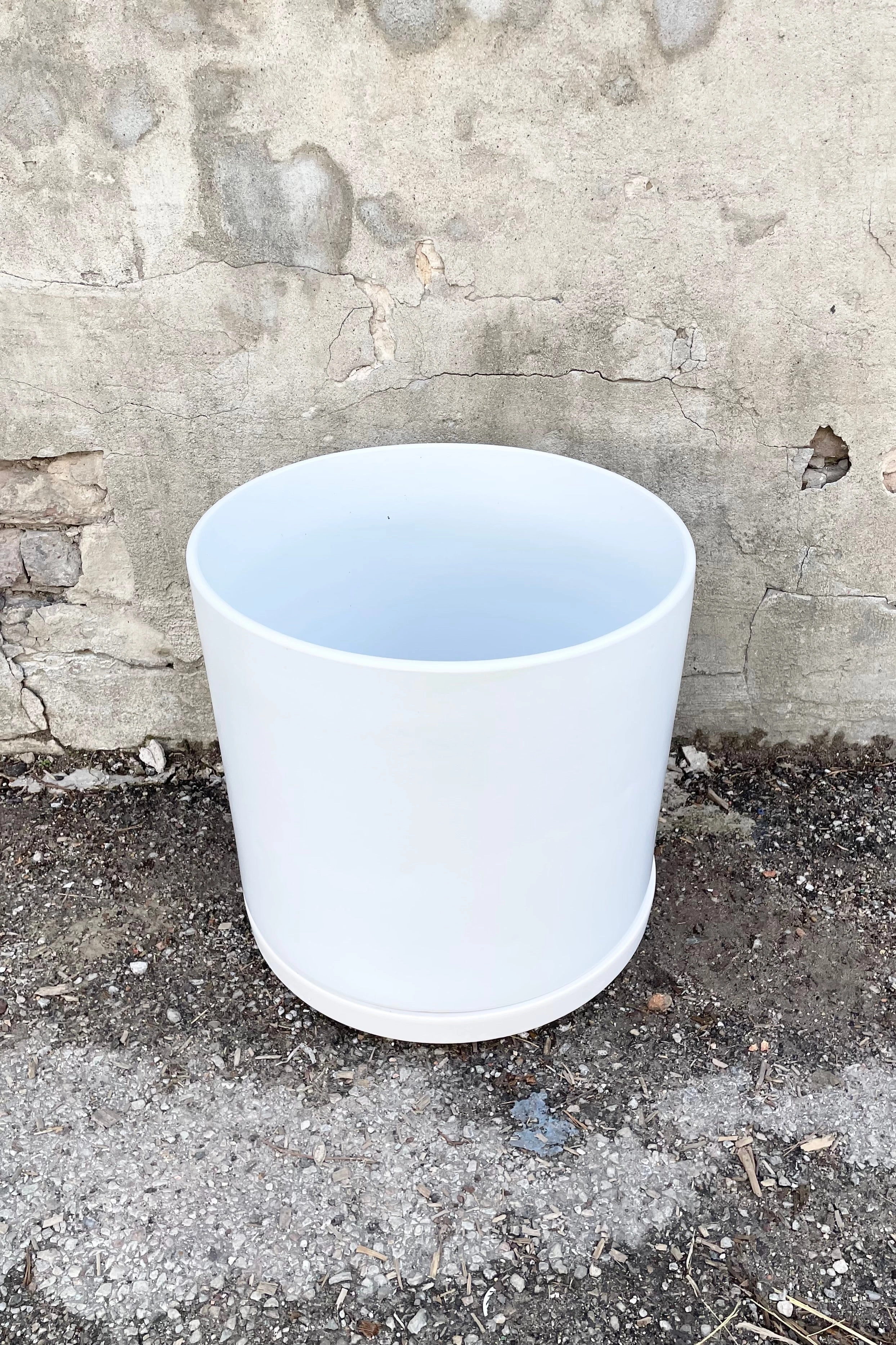 Solid Goods 16" Cylinder w/ Saucer White