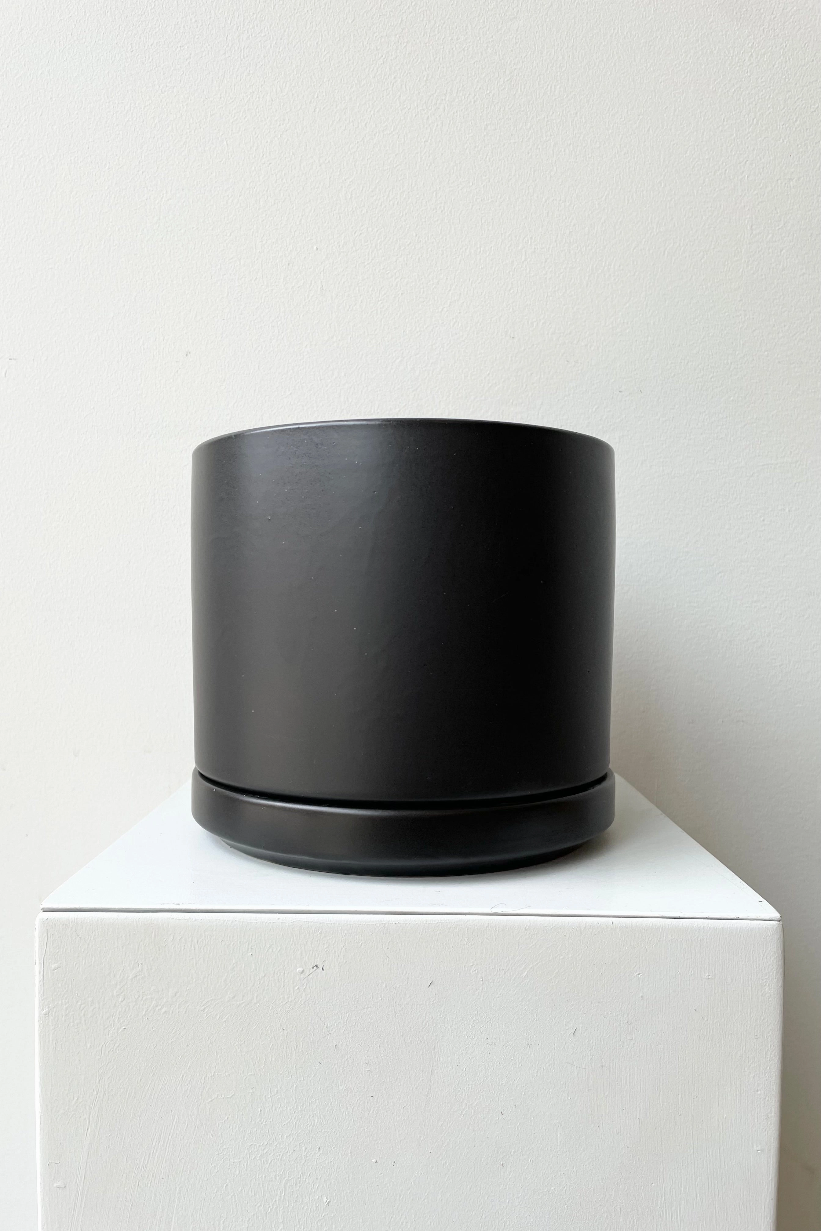 Solid Goods 6" Cylinder w/ Saucer Black