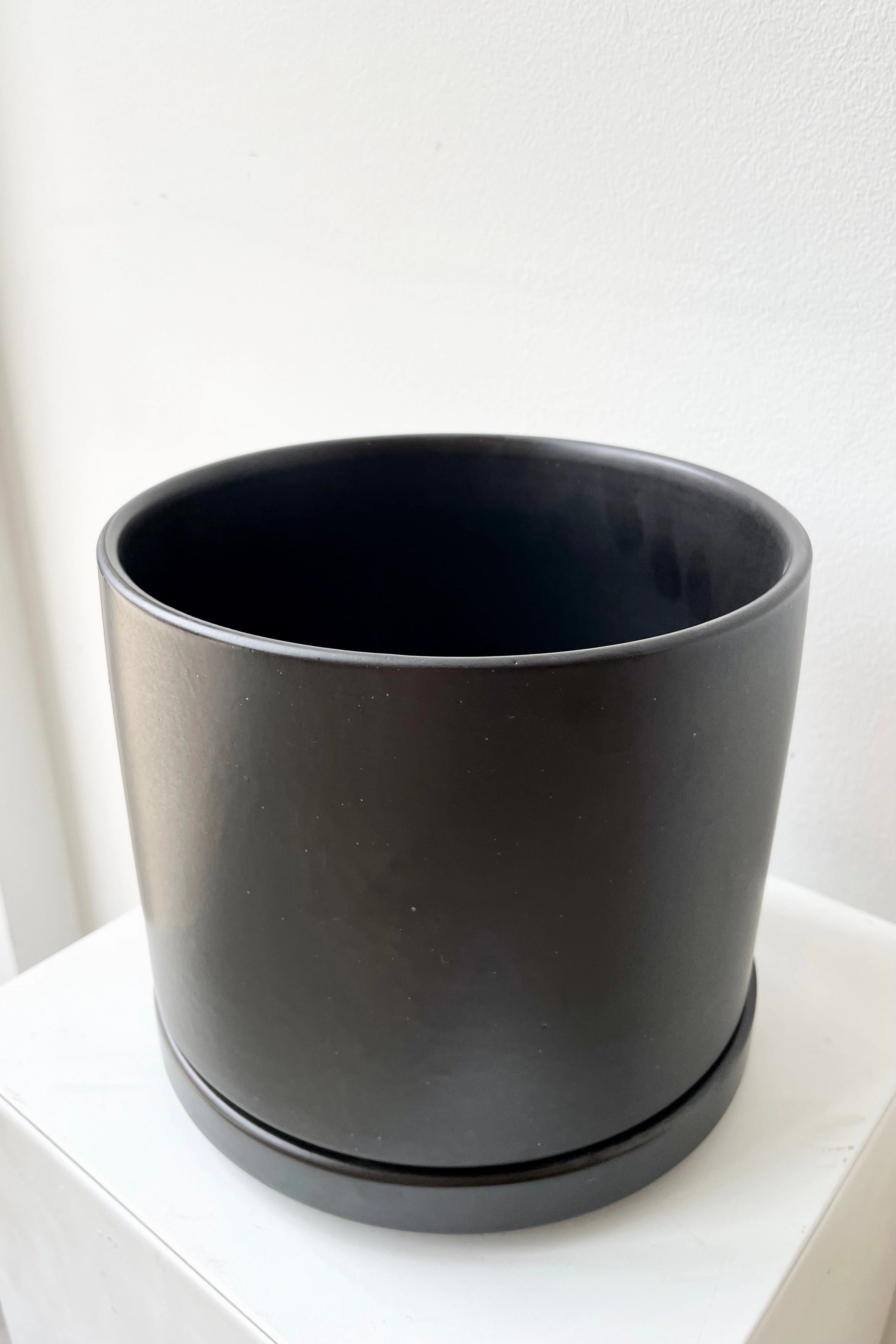 Solid Goods 6" Cylinder w/ Saucer Black
