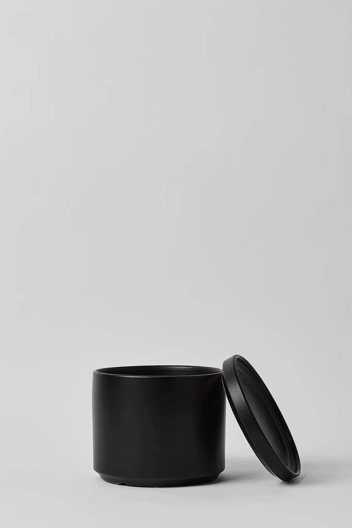 Solid Goods 6" Cylinder w/ Saucer Black