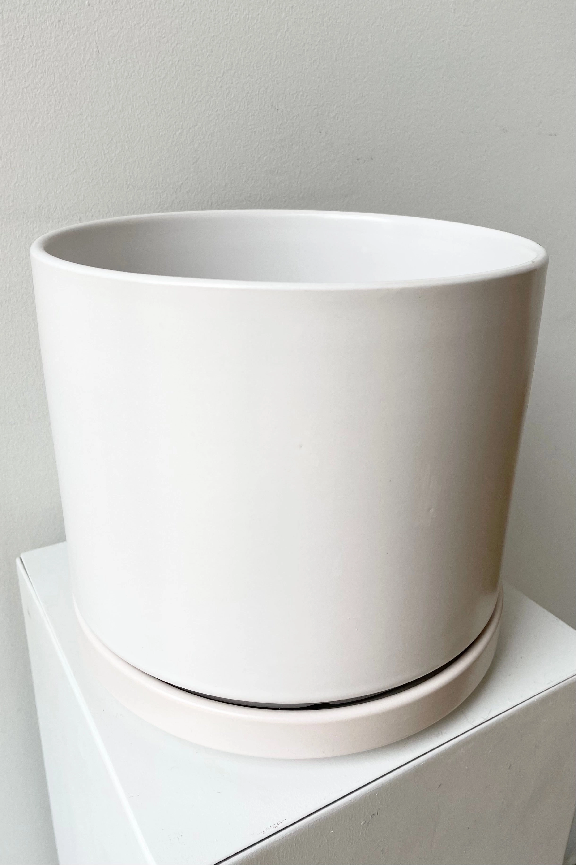 Solid Goods 8" Cylinder w/ Saucer White