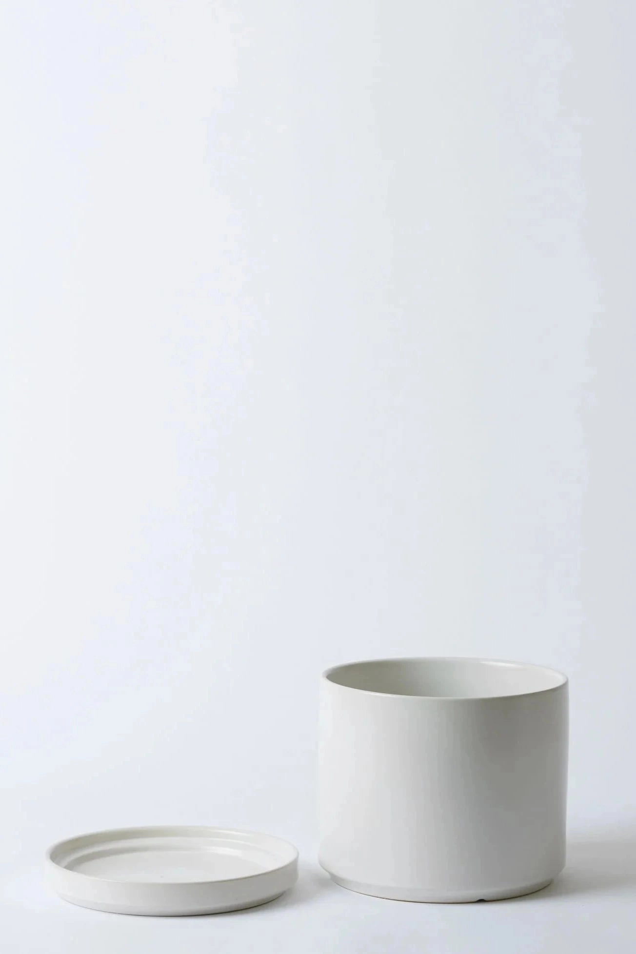 Solid Goods 8" Cylinder w/ Saucer White