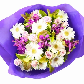 Spring Breeze,realistic flower bouquet 