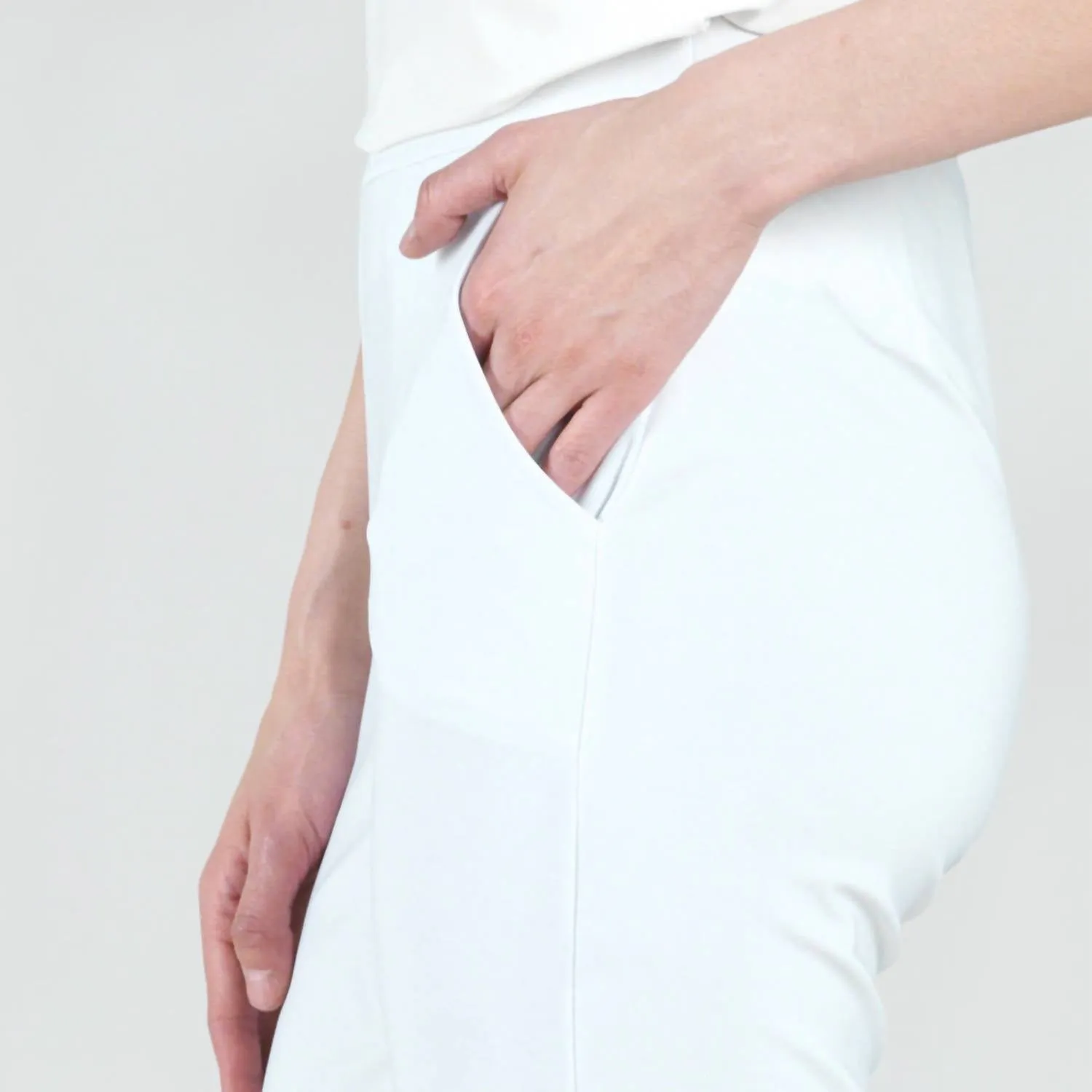 Gerade Bein Hosentaschenhose in Weiß