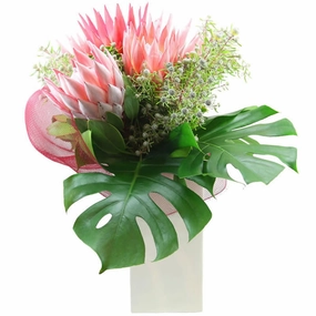 Streeton,artificial flower arrangement