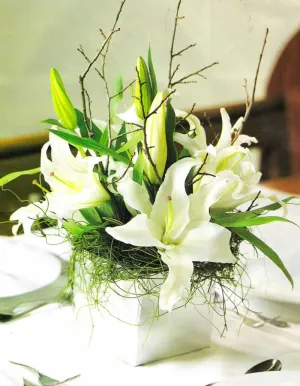 Table Centres,realistic flower bouquet 