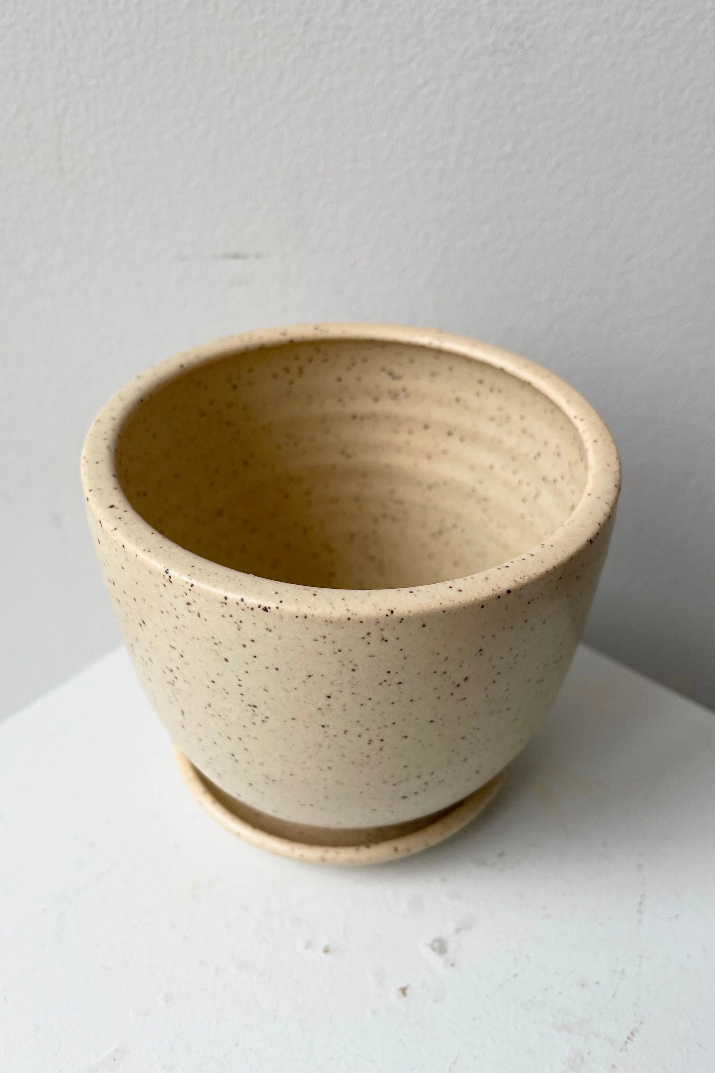 Tabletop Planter & Saucer Butter Speckle Small