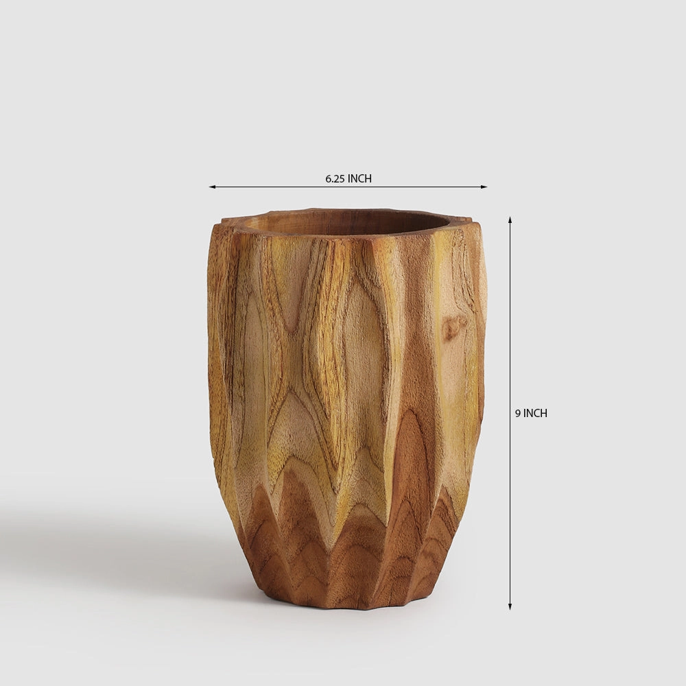 The Teakwood Vase of the Oasis