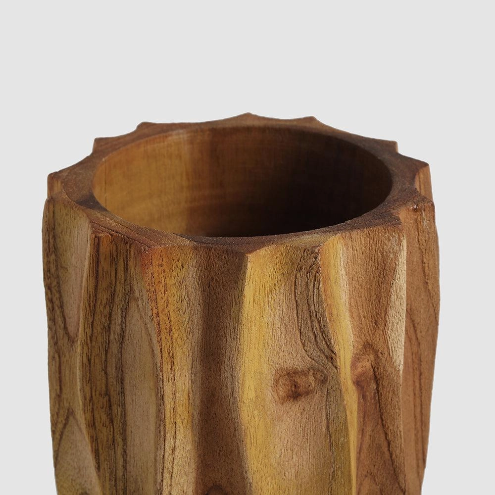 The Teakwood Vase of the Oasis