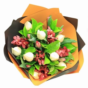 Timeless,realistic flower bouquet 