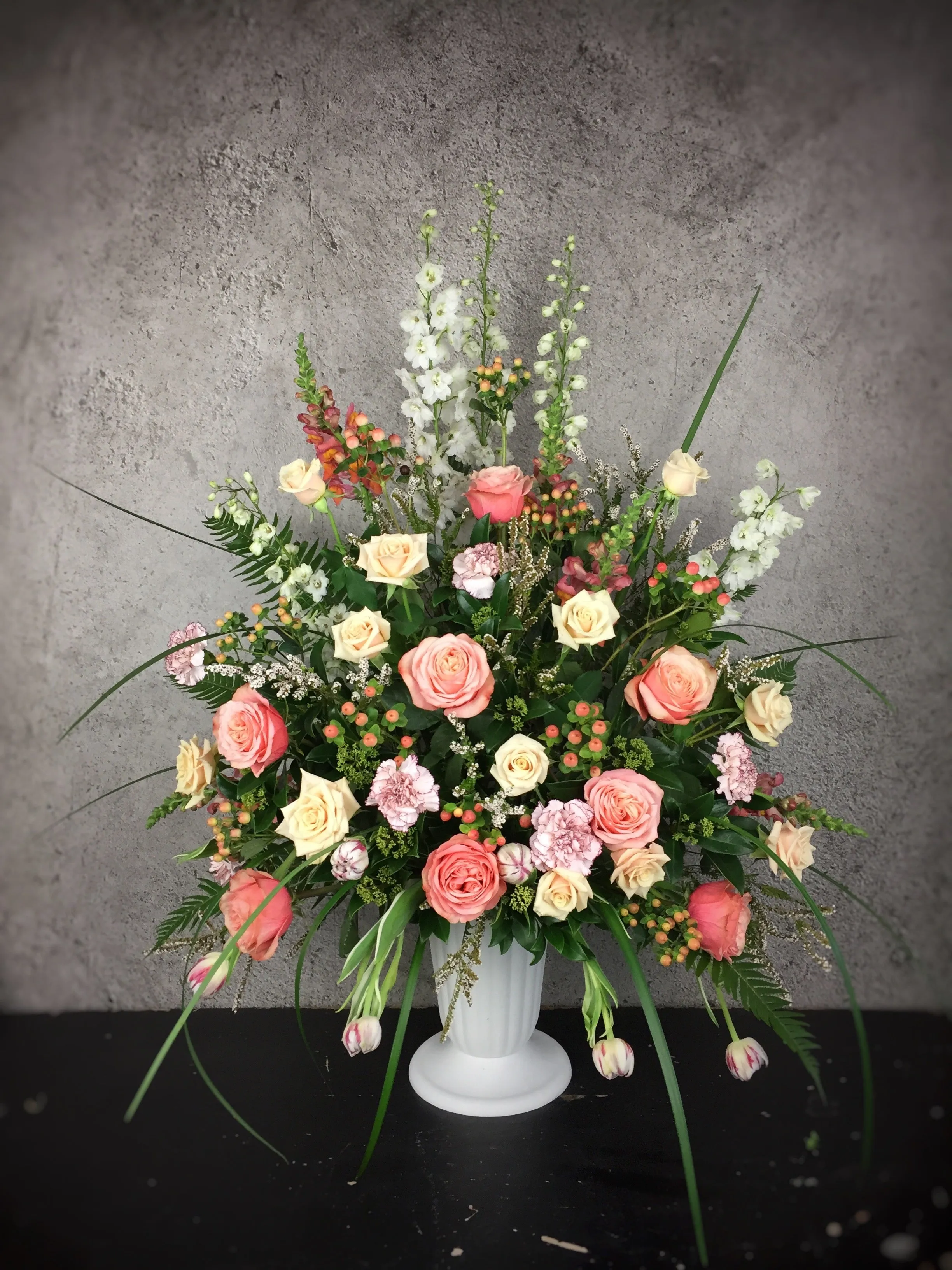 UA-3 Deluxe Harmony Colour Urn Arrangement,realistic flower bouquet 