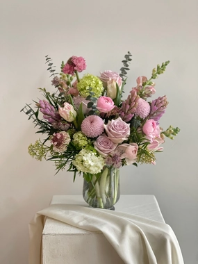VA-5 Classic One-sided Vase Arrangement,romantic flower gift