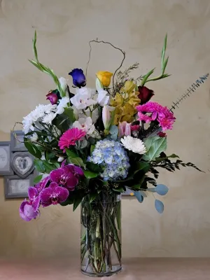 Vase arrangement No.1 (Photo shown is Extravagant size. Small $190, Medium $210, Large $230 Extravagant $255 CAD),faux bloom stem 