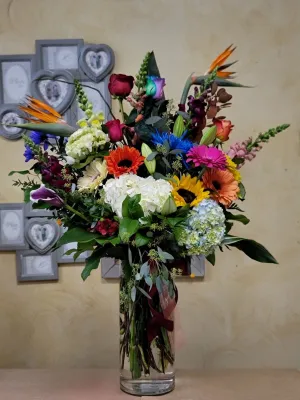Vase arrangement No.35 (Photo shown is Extravagant size. Small $120, Medium $140, Large $160, Extravagant $180 CAD),faux bloom stem 