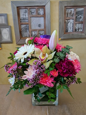 Vase arrangement No.41 (Photo shown is Medium size. Small $50, Medium $70, Large $90 Extravagant $110 CAD),artificial flower arrangement