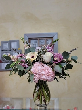 Vase arrangement No.4 (Photo shown is Medium size. Small $70, Medium $90, Large $110 Extravagant $130 CAD),artificial flower arrangement