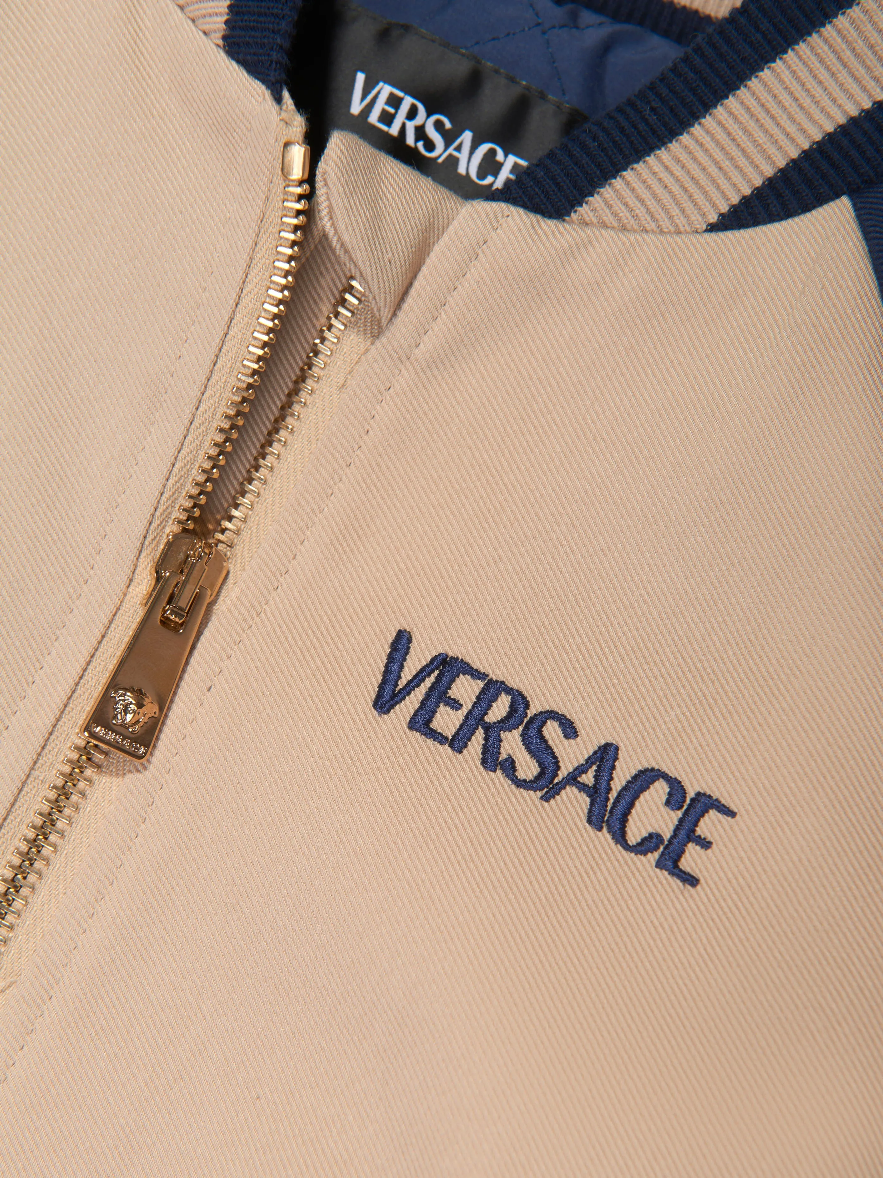 Versace Boys Bestickte Logo Bomberjacke in Beige
