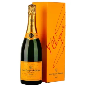 Veuve Clicquot - Champagne,realistic flower bouquet 