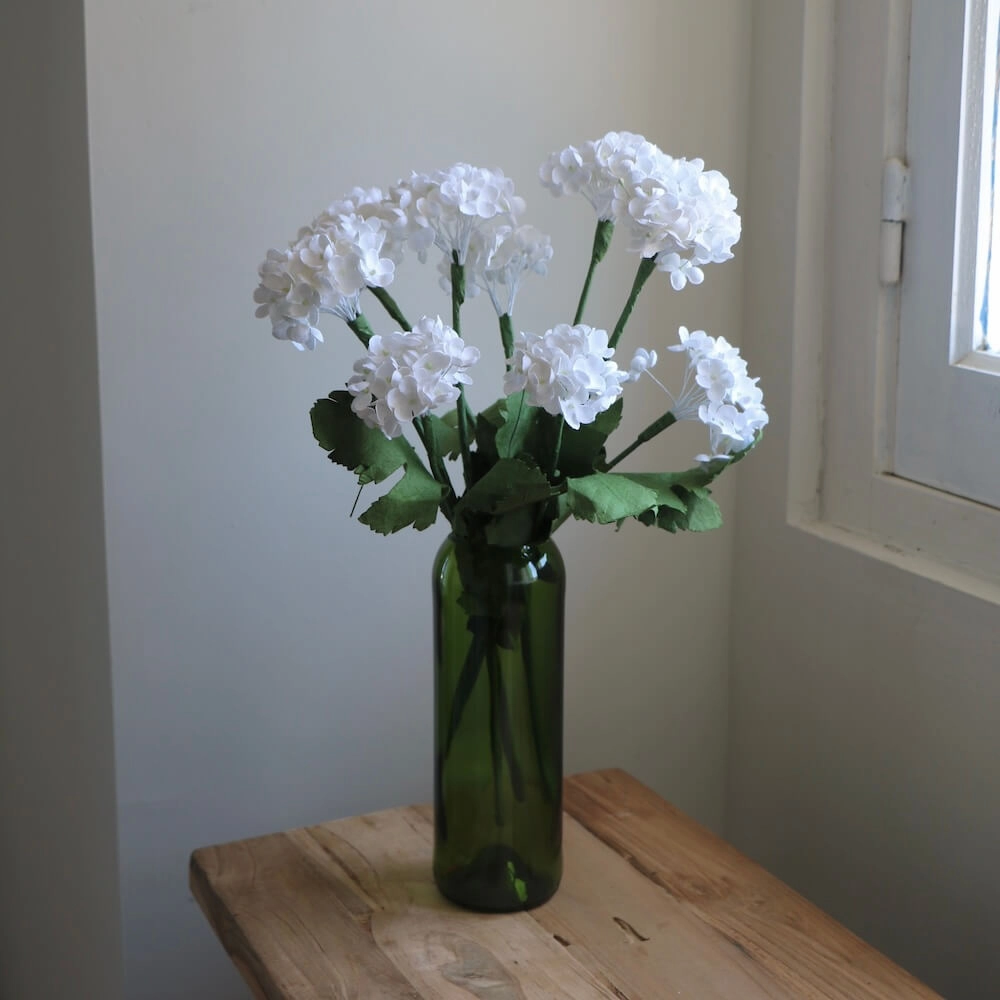 Viburnum en papier blanc
