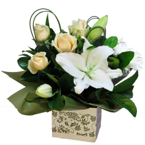 Winter Snow,realistic flower bouquet 