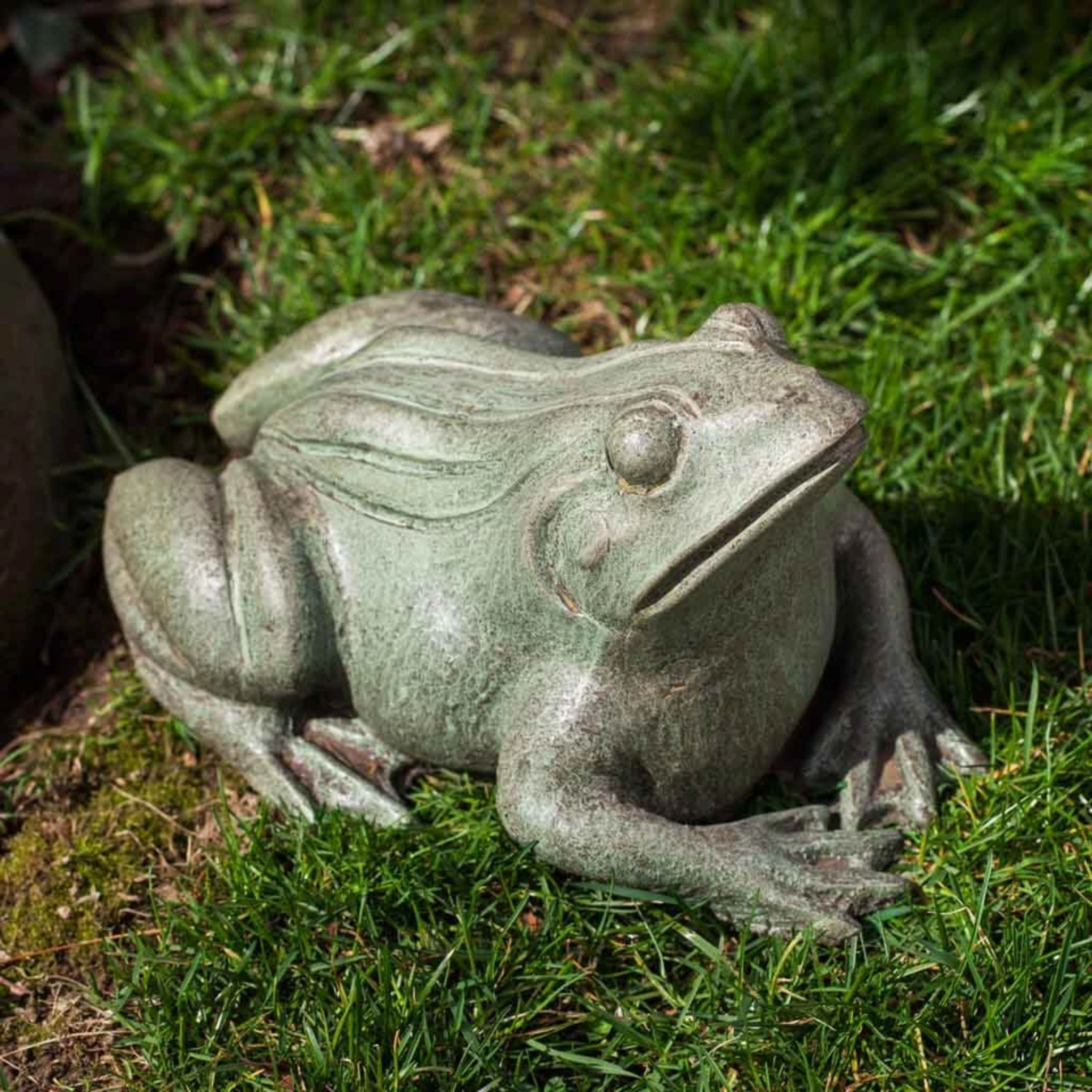 Woodland Frog Garden Statue
