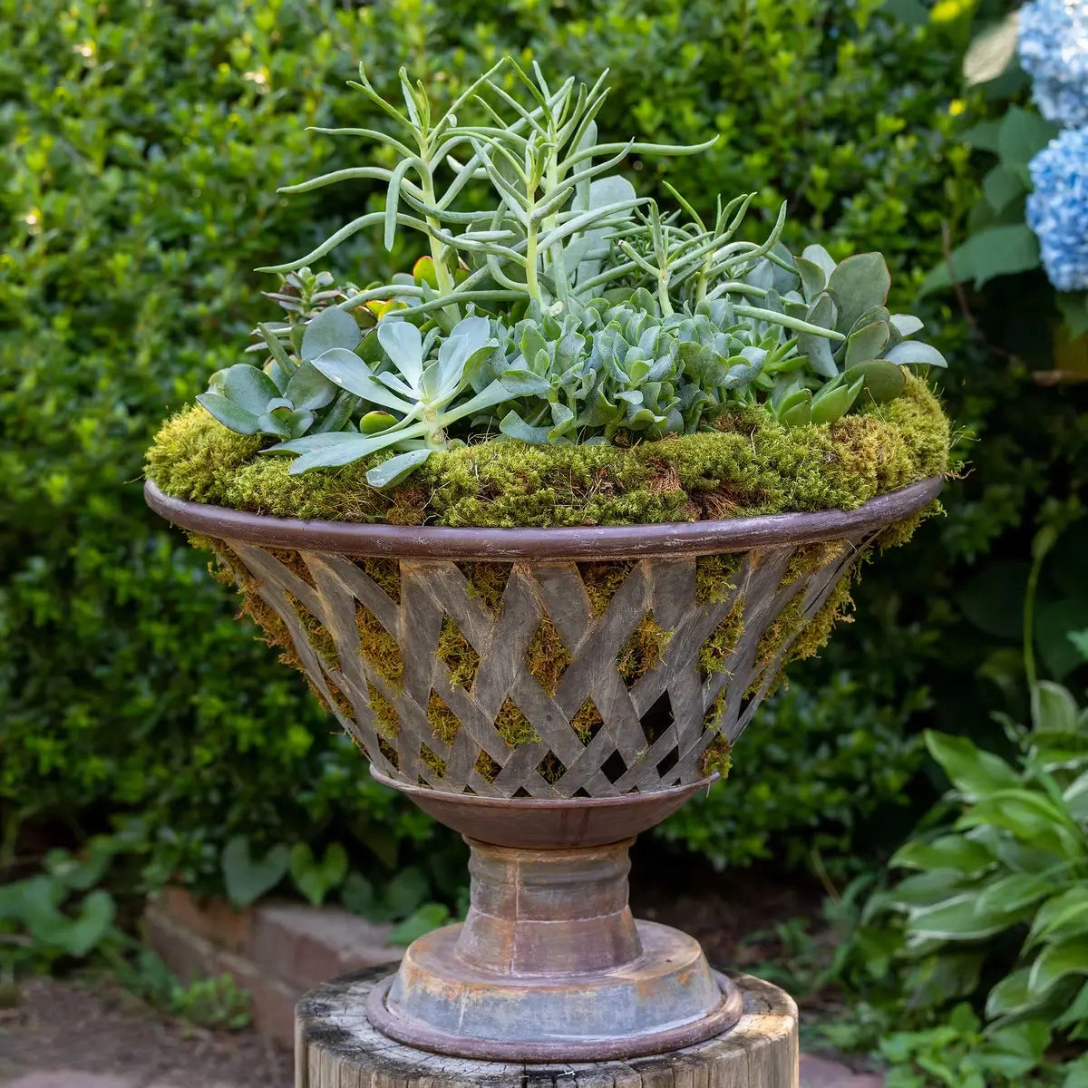 Woven Metal Footed Bowl Set