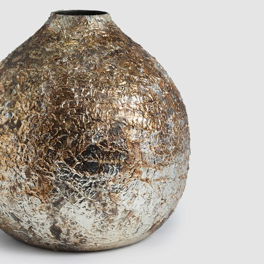 Yahanta Vase